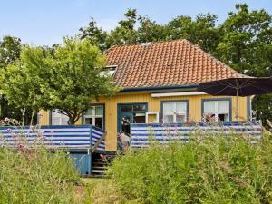 Holiday Home Historisches Strandanwesen mit Meerblick by Interhome