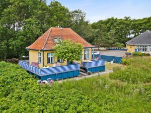 Holiday Home Historisches Strandanwesen mit Meerblick by Interhome
