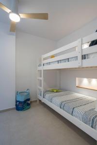 Apartment Helle Wohnung mit atemberaubender Aussicht auf das Meer und den Strand by Interhome