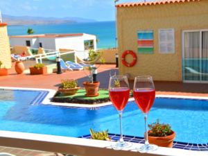 Apartment Wunderschöne Ferienwohnung in Costa Calma mit gemeinsamem Pool- Terrasse und Ga by Interhome