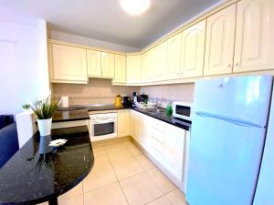 Apartment Appartement in Oasis Del Sur mit Beheiztem gemeinsamem Pool by Interhome