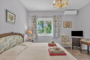 Villa Arin - Beachside Family Home by Finest Rentals