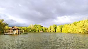 Cabanes flottantes du Lac de Pelisse