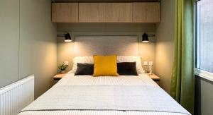 Golden Anchor - The Arlington - Coastal Caravan Breaks