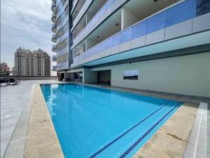 Vogue Vacation Homes, Sports City Hera Tower Near First Avenue Mall, Studio Apartment with Balcony, Canal and City View, Access toAmenities