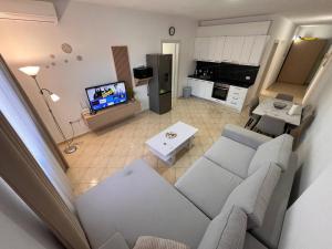 Beachside 2BR by Adriatic Living