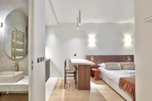 Sublime refurbished studio