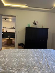 Moderne Ferienwohnung mit Terrasse und Gartenblick