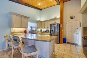 Heated Pool, 3 Mi to Dtwn Cape Coral Escape!