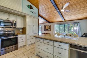 Heated Pool, 3 Mi to Dtwn Cape Coral Escape!