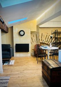 Cozy & Central I Tram & Shops