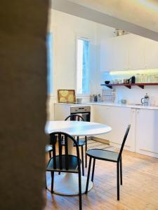 Cozy & Central I Tram & Shops