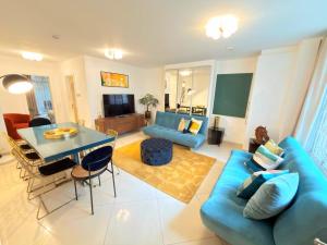 Modern Hyde Park Home with Private Entrance & Private Back Patio near Bayswater & Paddington Stations