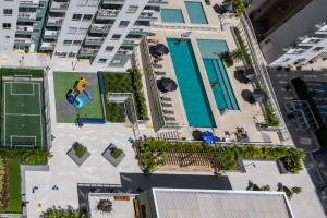 Urban Resort 2BR Pool & Rooftop