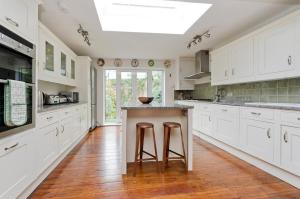 Large 4-Bed House with a Garden Fulham