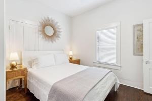 Little Lady Cottage | Hot Tub • Walk to downtown