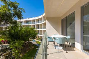 Whispering Palms TL B114