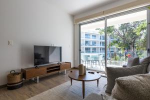 Whispering Palms TL B114