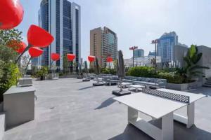 Vogue Vacation Homes, Downtown Mag 318 near Burj Khalifa and Dubai Mall, Studio Apartment with Balcony and City View, Access toAmenities