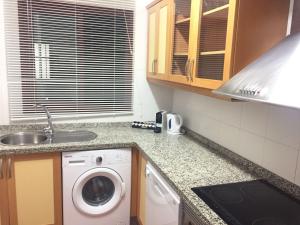 Apartment Tolle Ferienwohnung in Las Lagunas De Mijas mit Garten- gemeinschaftlichem Pool by Interhome