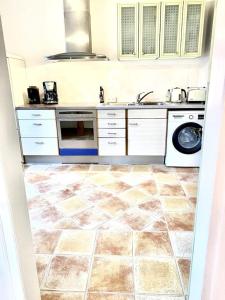 Ferienwohnung in charmantem Altbau, neu renoviert - bequemes Parken am Grundstück