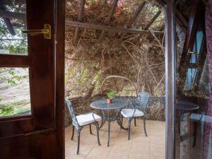 Holiday Home Finca Castillo Bentley Schlafen in einer vulkanischen Höhle by Interhome