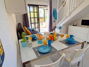 Apartment Tolle Ferienwohnung in Costa Calma mit Terrasse- gemeinsamem Pool und Garten by Interhome