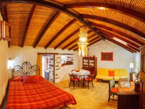 Holiday Home in El Risco mit Garten- Terrasse und Grill by Interhome