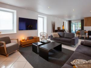 Holiday Home Villa Beheizter Innenpool 30 by Interhome
