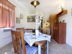 Apartment Vesna Peovic by Interhome