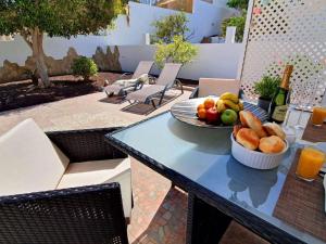 Holiday Home Gemütliches Ferienhaus in Tarajalejo mit Großem Garten und Meerblick by Interhome