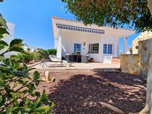 Holiday Home Gemütliches Ferienhaus in Tarajalejo mit Großem Garten und Meerblick by Interhome