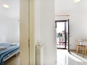 Apartment Nettes Appartement in Valica mit Großem Garten by Interhome