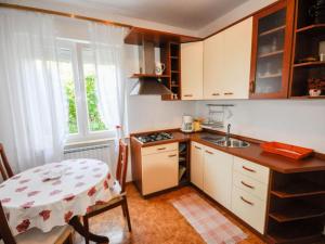 Apartment Mira A2 mit Balkon by Interhome