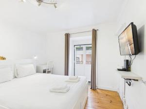 Charming 1BR w Terrace in Alfama | By Airnest