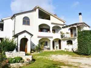 Apartment LOREDANA KAT by Interhome