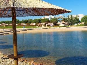 Apartment Appartement mit zwei Terrassen mit Meerblick by Interhome