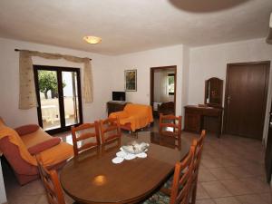 Apartment Villa Linet 1- by Interhome