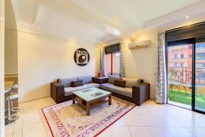 Spacious studio with sunny terrace, Guéliz