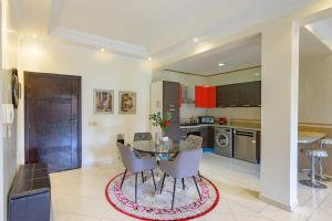 Spacious studio with sunny terrace, Guéliz