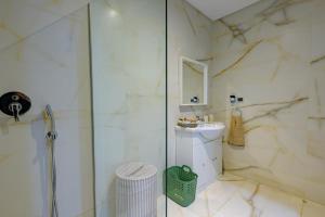 Spacious studio with sunny terrace, Guéliz