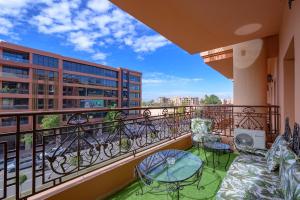 Spacious studio with sunny terrace, Guéliz