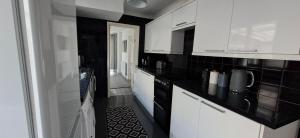 5 double bedrooms in centre of Stanground