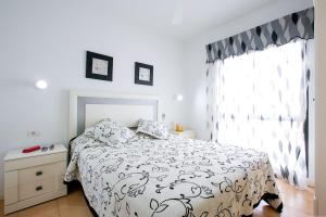 One-bedroom Apartment With Terrace, Pool and Partial Sea Views