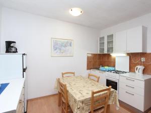 Apartment Nette Ferienwohnung in Rovinj mit Offenem Kamin by Interhome