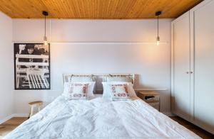 Heritage Villa Predelut - Fireplace & Baby Crib