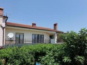 Apartment mit privater Terrasse by Interhome