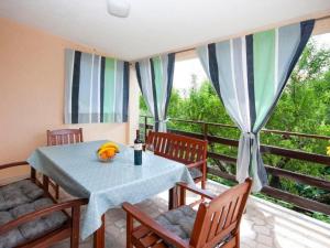 Apartment mit privater Terrasse by Interhome