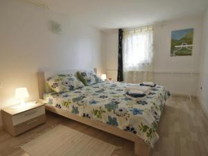 Apartment mit Blick auf das Wasser by Interhome