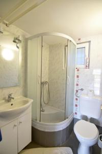 Apartment mit Blick auf das Wasser by Interhome